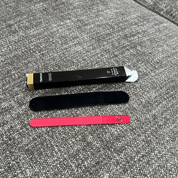 Chanel Pink Diva Limited Edition Brush Set, Compact Mirror and Nail File - Picture 12 of 12